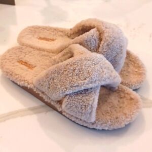 OLUKAI HILA HEU SHEARLING SLIPPERS SANDALS SIZE 11 EUC